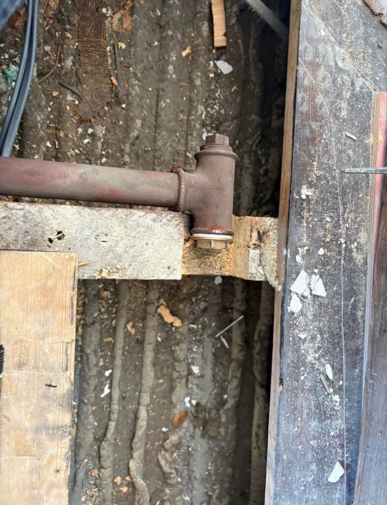 Unwanted gas pipe for an old gas fire? 🔧 JG Plumbing and Heating recently attended a property to safely remove an unused gas line before fully capping and testing the system to ensure the safety of the homeowners ✅ When it comes to gas works, safety always comes first.